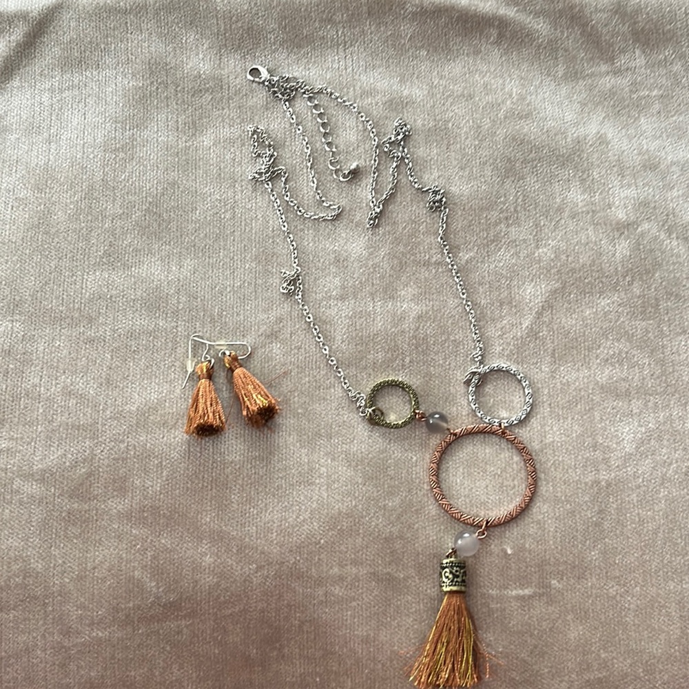 Necklace/earrings
